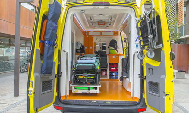 La rápida intervención de los servicios de emergencias municipales salva la vida a un vecino