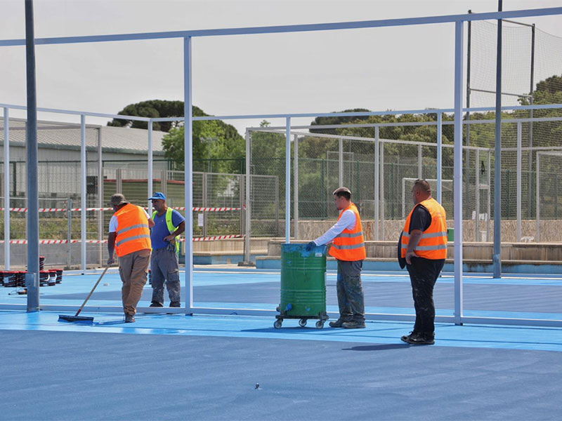 El Ayuntamiento de Boadilla repara y renueva el pavimento en las pistas de tenis del Complejo Deportivo Ángel Nieto