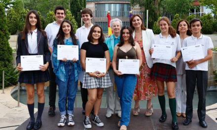 Los alumnos de Primaria, Secundaria y Bachillerato de la ciudad reciben sus premios del concurso escolar de Poesía e Ilustración y Declamación Gerardo Diego