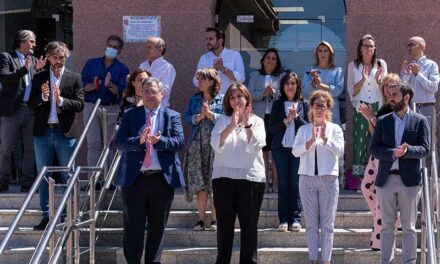 Pozuelo de Alarcón guarda un minuto de silencio por la última mujer asesinada en Madrid, fruto de un caso de violencia de género
