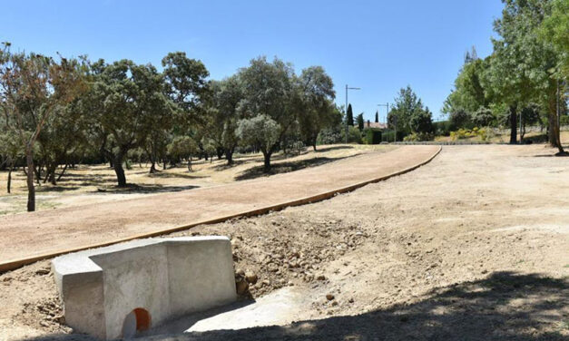 Acondicionada la senda que une la avenida Montepríncipe y el paseo de los Sauces