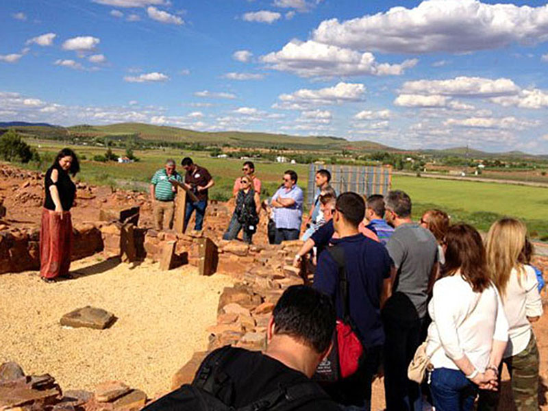 El yacimiento Cerro de las Cabezas celebra con visitas guiadas la III Semana de la Arqueología