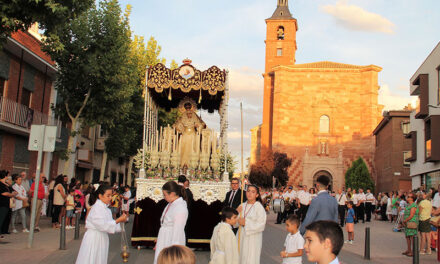 Rosa Melchor asiste a la procesión del 80 aniversario de la llegada a Alcázar de la Virgen de los Dolores