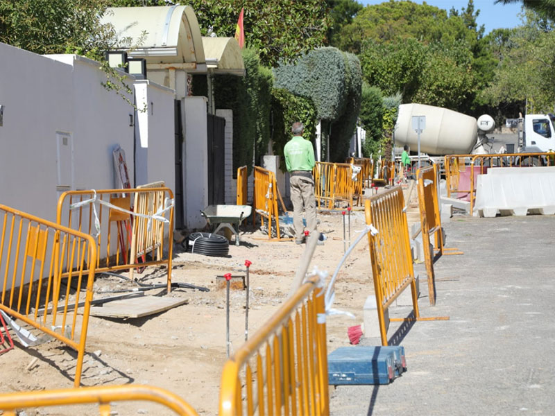 En marcha las obras de acerado y construcción de un aparcamiento ecológico en Isla Coelleira (Valdepastores)