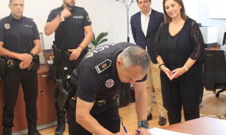 Cinco nuevos oficiales de la Policía Municipal toman posesión de sus cargos