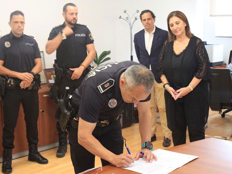 Cinco nuevos oficiales de la Policía Municipal toman posesión de sus cargos