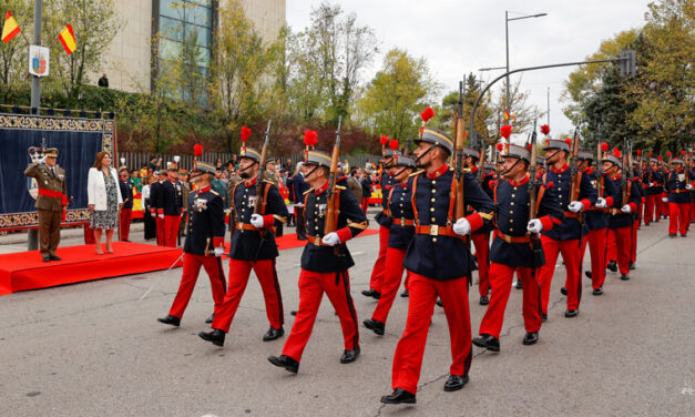 Pozuelo de Alarcón rindió homenaje a la bandera de España