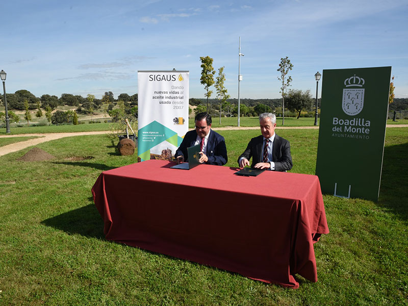 <strong>SIGAUS plantará mil árboles en la Vega del Arroyo de la Fresneda, por un convenio firmado con el Ayuntamiento</strong>
