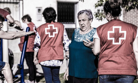 Cruz Roja evidencia que “el cuidado de las personas dependientes se conjuga en femenino, singular y privado”