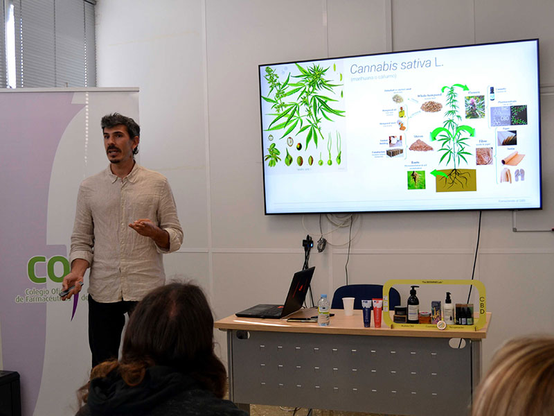 <strong>El neurobiólogo Adán de Salas habló del cannabis medicinal para uso terapéutico en el Colegio de Farmacéuticos de Ciudad Real</strong>