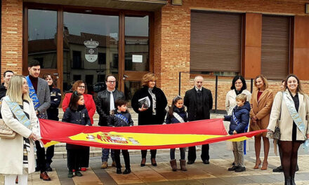 <strong>Torralba de Calatrava conmemoró el 44 aniversario de la Constitución Española con izado de bandera y lectura de artículos</strong>