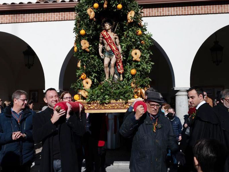 La procesión de San Sebastián recorrió las calles del centro de Pozuelo