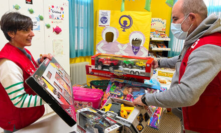 Cruz Roja Juventud entrega en la provincia 1.100 juguetes en la campaña de ‘El juguete educativo’