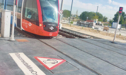 Metro Ligero Oeste pone en marcha la campaña de seguridad vial destinada a los más jóvenes #Desconecta, Mira, Cruza