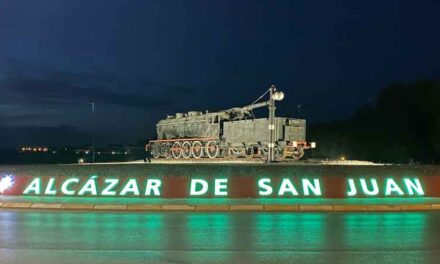 Alcázar de San Juan se ilumina de color verde en solidaridad con la lucha contra la ELA