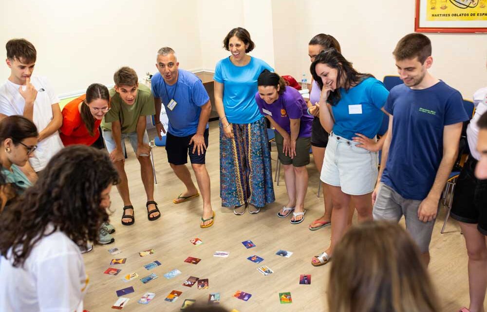 Cerca de un centenar jóvenes contagian Pozuelo de Alarcón del entusiasmo de la JMJ de Lisboa