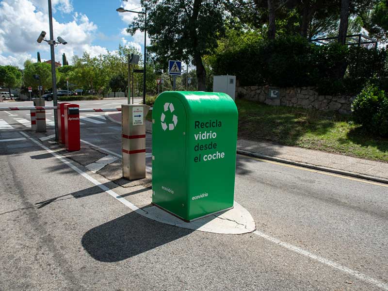 Instalado en Montepríncipe el primer contenedor de vidrio en el que se deposita el envase desde el coche