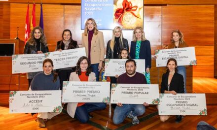 El Ayuntamiento de Pozuelo entrega los premios a los mejores escaparates ornamentados en Navidad