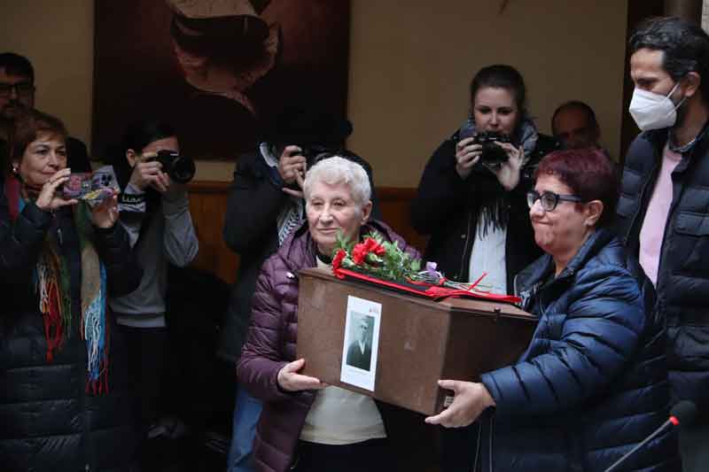 Las familias de siete republicanos asesinados en Manzanares reciben sus restos