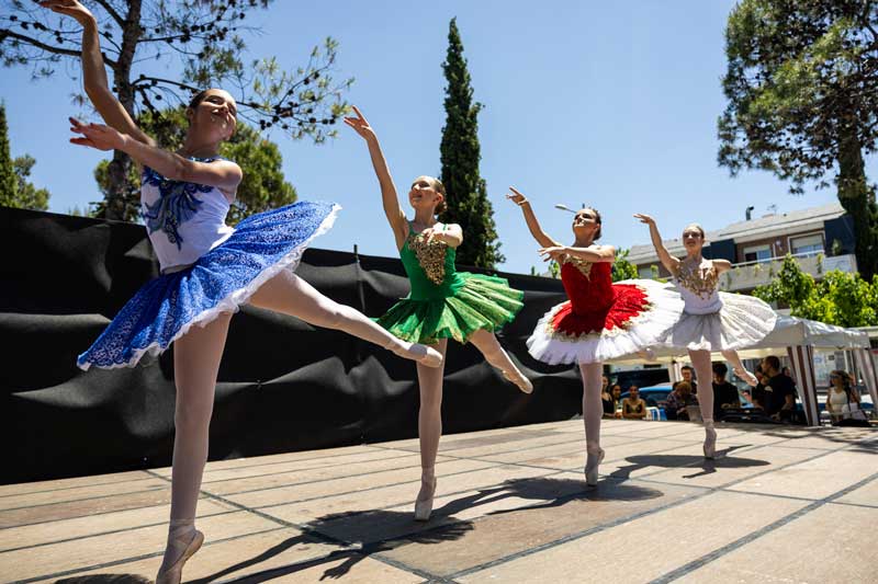 Los bailarines de Pozuelo desplegaron su talento en la Avenida de Europa