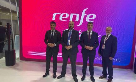 Santiago Lázaro firma con Renfe la renovación del convenio del Tren de los Molinos