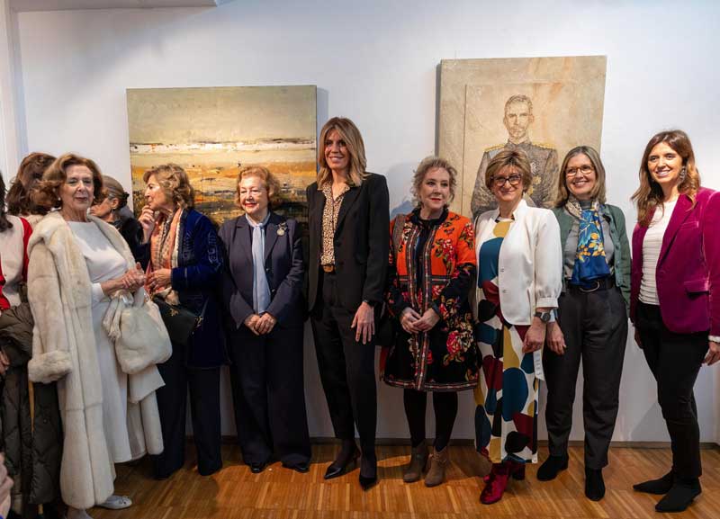 Medio centenar de mujeres artistas locales exponen sus obras en el Centro Cultural Padre Vallet