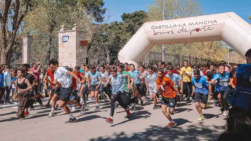 La III Carrera Solidaria Intercentros de Valdepeñas se celebra este miércoles