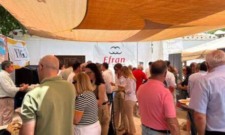 Stand de Ayer&hoy a rebosar en la comida ofrecida en Fercam 2026