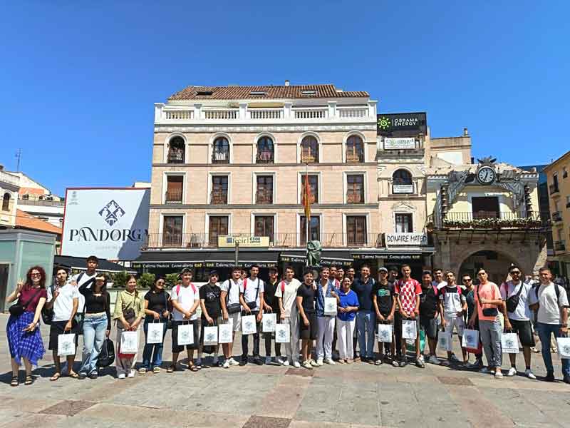 Ciudad Real impulsa el turismo idiomático con un acuerdo entre el Ayuntamiento y la Fundación General de la UCLM