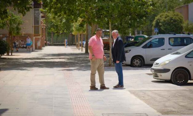 Cañizares visita las obras de mejora de acerados y pavimentos en el barrio del Pilar, con una inversión de 110.000 euros