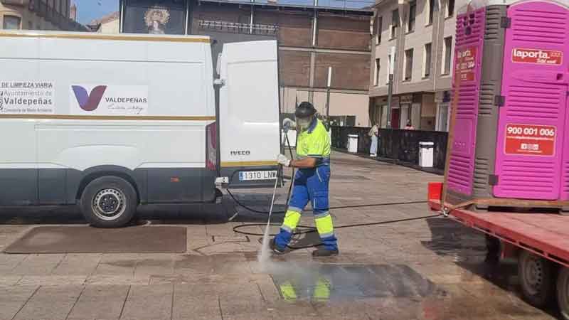 Valdepeñas refuerza el dispositivo de limpieza durante las Fiestas de la Vendimia y el Vino