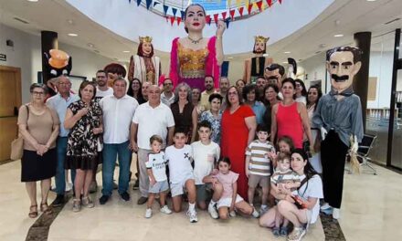 Campo de Criptana presenta el Gigante de Sara Montiel, un nuevo símbolo cultural para el municipio