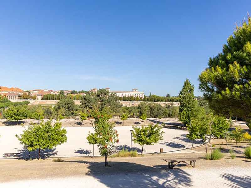 El parque del Nacedero acogerá este año sesiones de reconocidos DJ y dos fiestas para menores, de 14 a 17 años