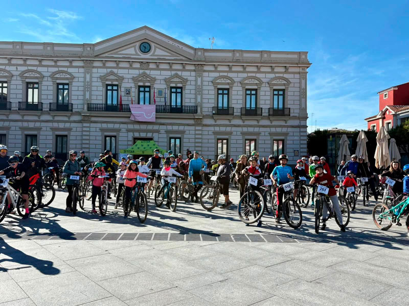 La X Ruta Ciclista de las Jornadas de Cine Solidario recorre las calles de Alcázar de San Juan
