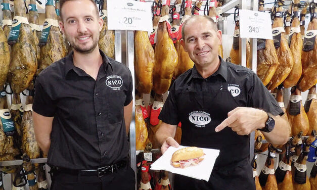 Cafetería de Nico Jamones (Ciudad Real). Buen jamón, pan recién hecho y rico café, punto